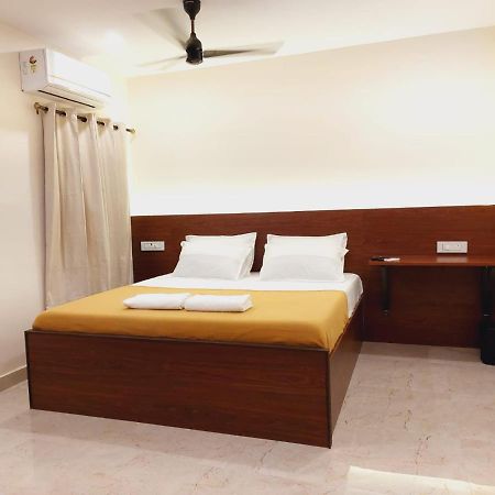 Chippy Residency Hotell Chennai Exteriör bild